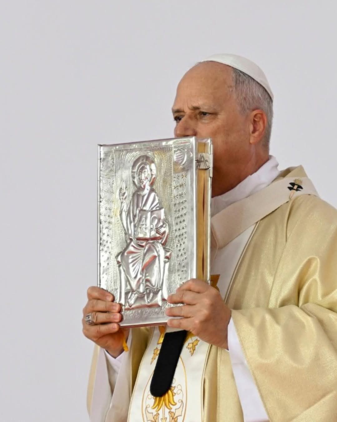 Short Liturgy Notes Carrying Candles at the Gospel During Easter